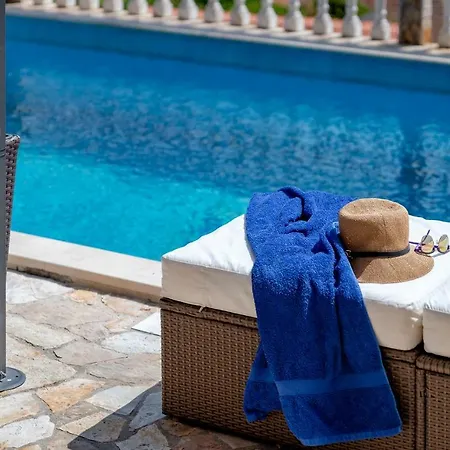 Cozy Pool Willa
